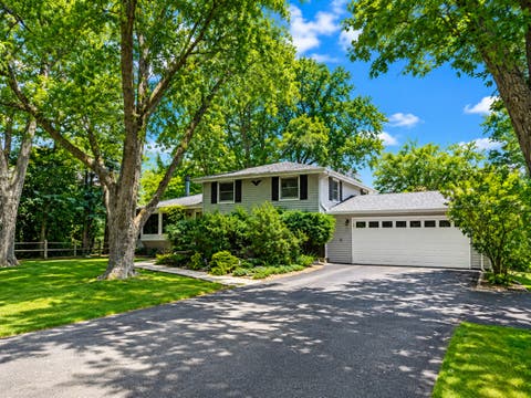 8 E Rollins Road, Round Lake Beach, IL 60073 - #: 12569164