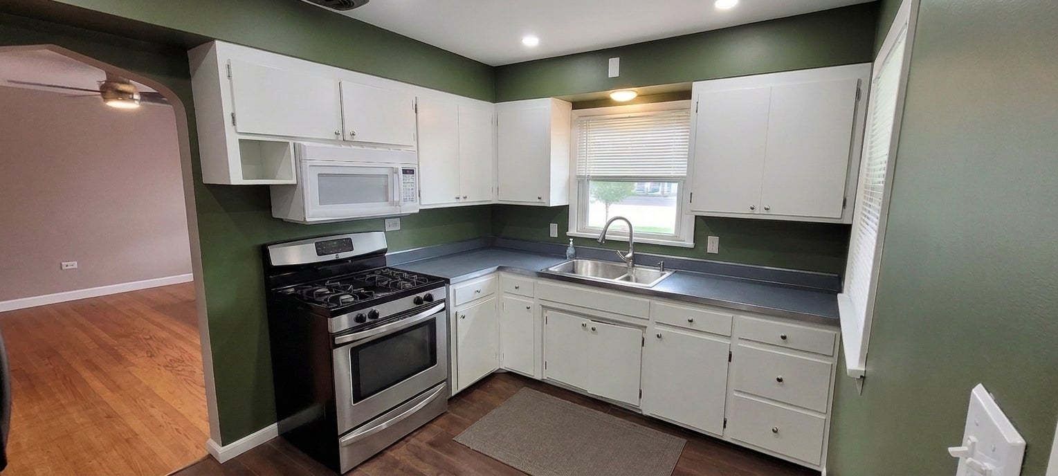 17 W Naperville Road