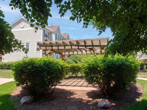 Tiny photo for 2443 Courtyard Circle #1, Aurora, IL 60506 (MLS # 12660096)