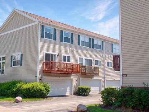 Tiny photo for 2443 Courtyard Circle #1, Aurora, IL 60506 (MLS # 12660096)