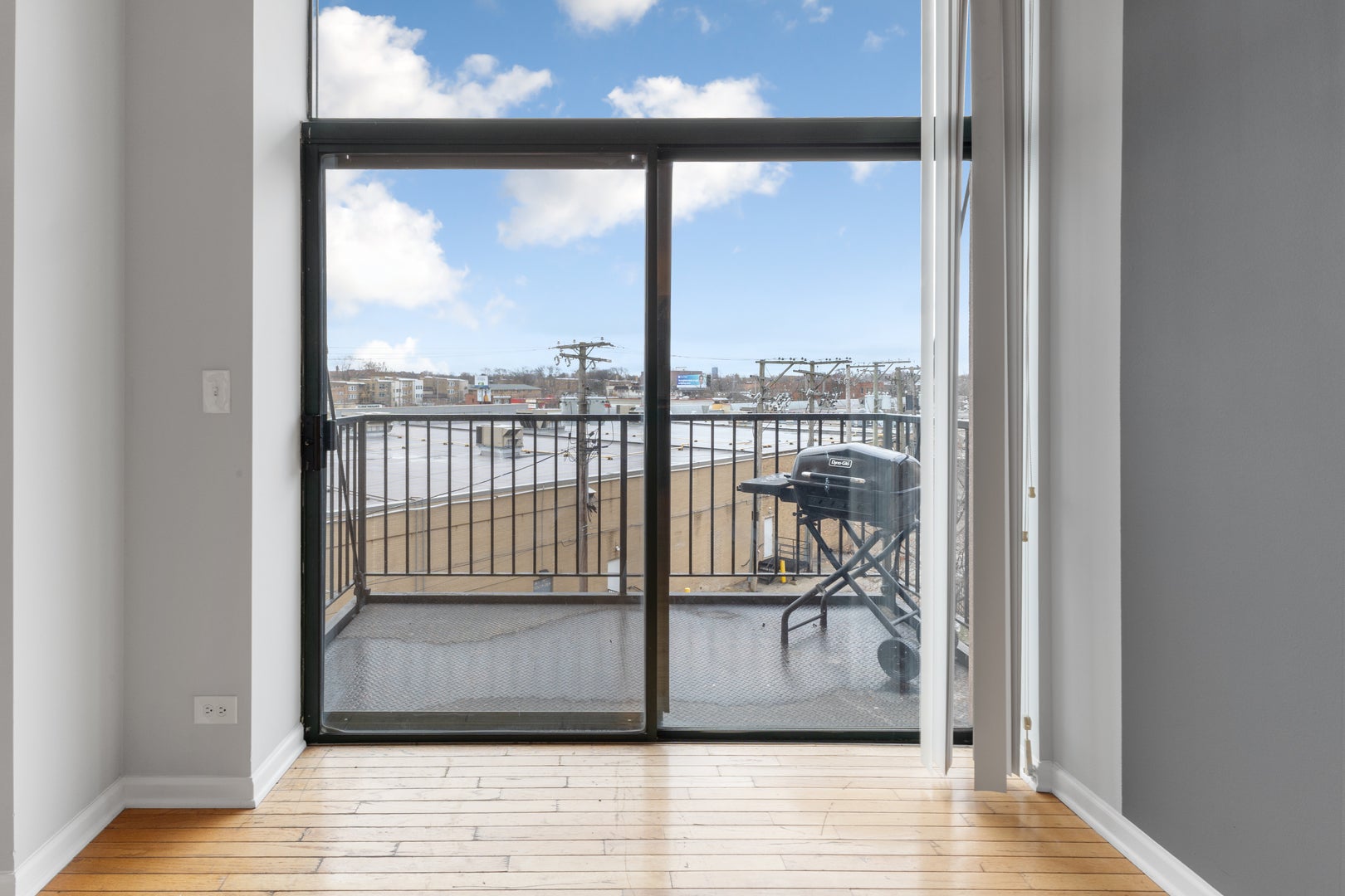 2451 W Howard Street 302