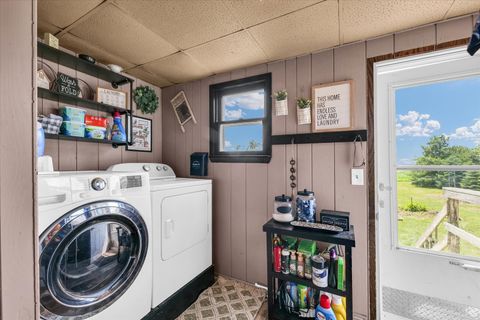 Tiny photo for 727 E 500n Road, Gibson City, IL 60936 (MLS # 12385249)