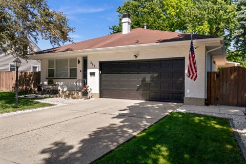 Tiny photo for 361 S Commonwealth Avenue, Elgin, IL 60123 (MLS # 12666239)