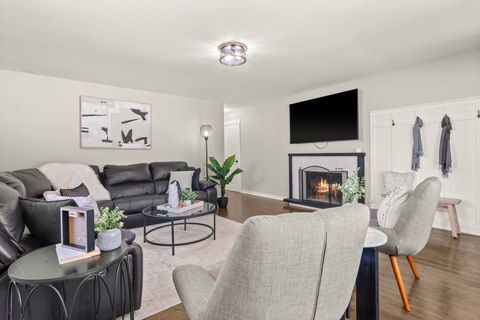 Tiny photo for 361 S Commonwealth Avenue, Elgin, IL 60123 (MLS # 12666239)