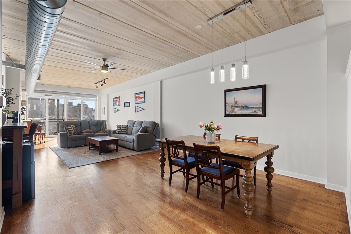 3260 N Clark Street 306