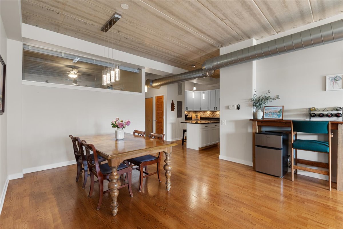3260 N Clark Street 306