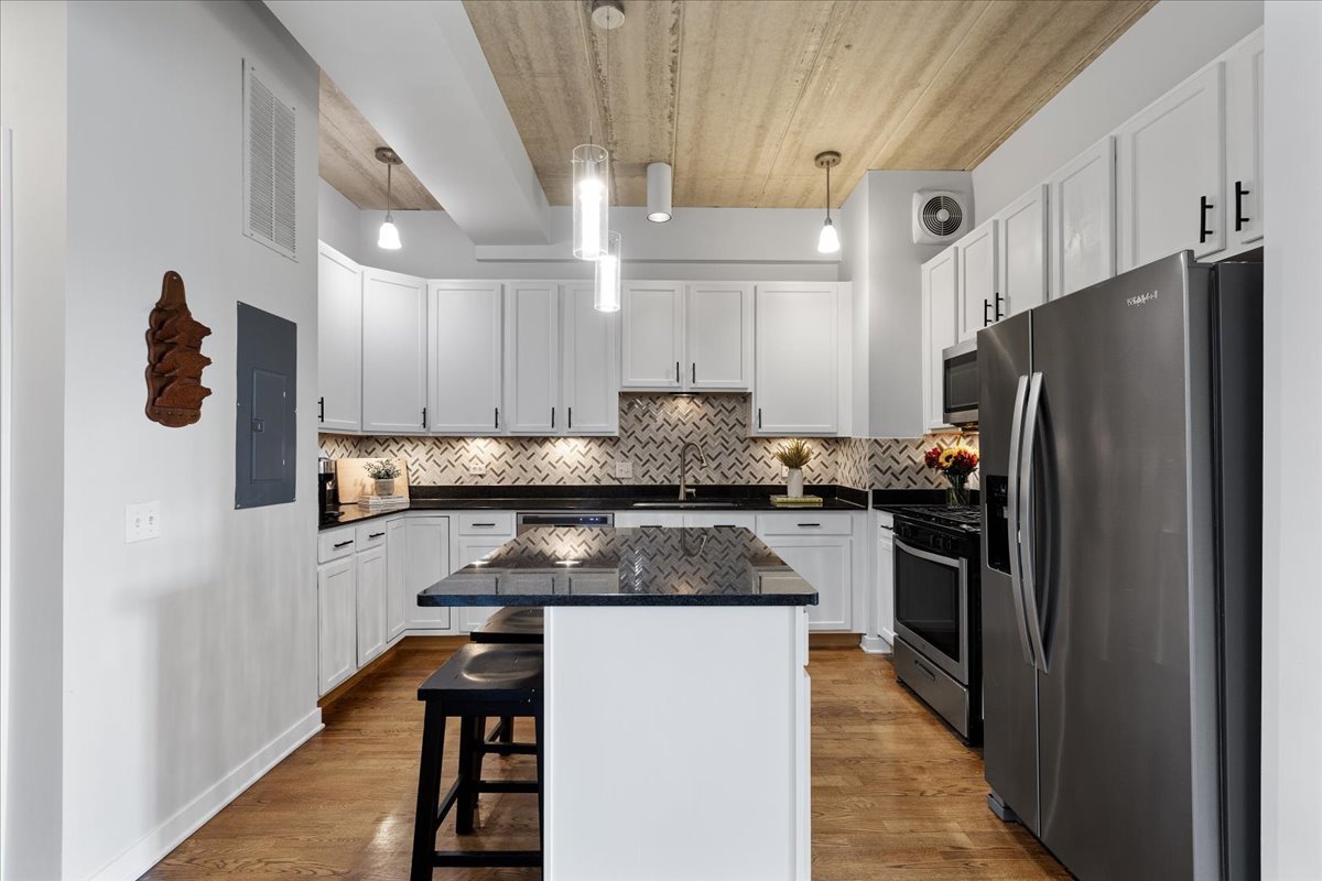 3260 N Clark Street 306
