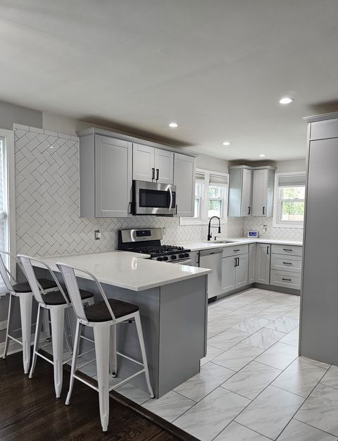 Tiny photo for 9634 Meade Avenue, Oak Lawn, IL 60453 (MLS # 12628045)