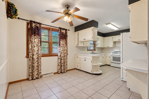 Tiny photo for 579 31ST Avenue, East Moline, IL 61244 (MLS # 12779140)