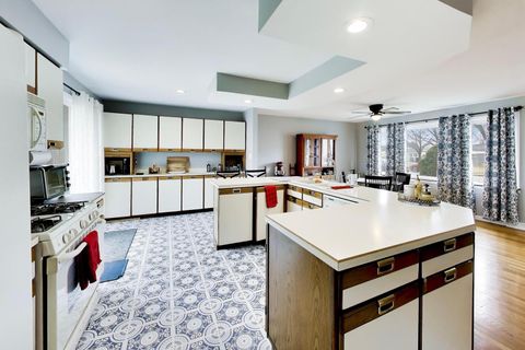 Tiny photo for 7944 W 82nd Street, Bridgeview, IL 60455 (MLS # 12589069)