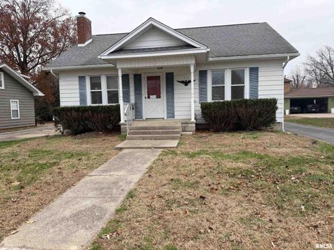 Photo of 510 N MAPLE Street, Benton, IL 62812 (MLS # EB460614)