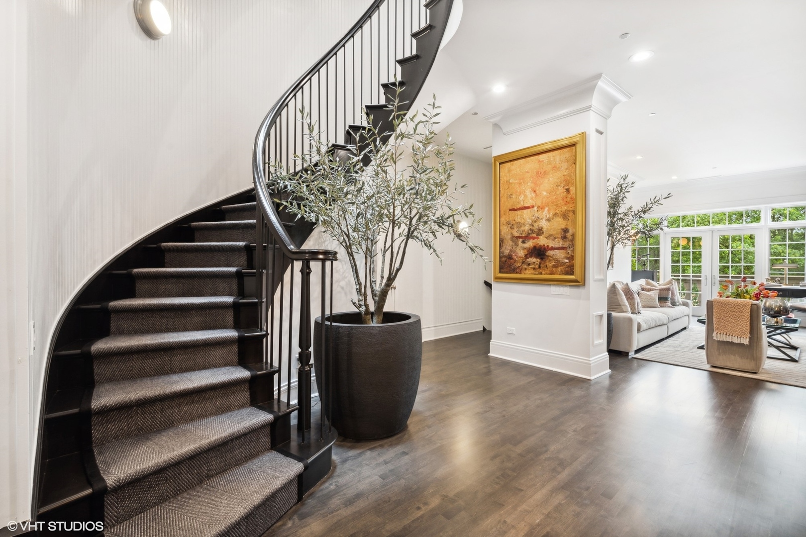 2126 N Lincoln Park West