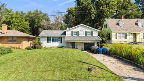 Photo of 654 E 32nd Street, Davenport, IA 52803 (MLS # 12743396)