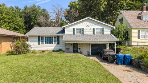 Tiny photo for 654 E 32nd Street, Davenport, IA 52803 (MLS # 12743396)