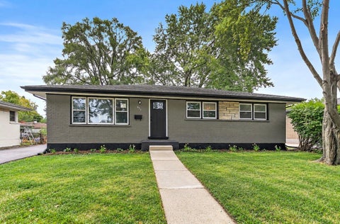 Photo of 671 W Saint Aubin Drive, Addison, IL 60101 (MLS # 12769883)