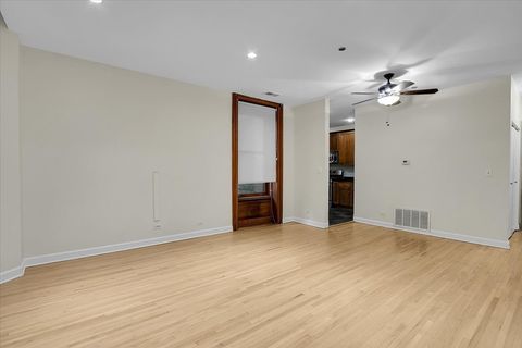 Tiny photo for 550 W Surf Street #115, Chicago, IL 60657 (MLS # 12483246)