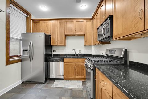 Tiny photo for 550 W Surf Street #115, Chicago, IL 60657 (MLS # 12483246)