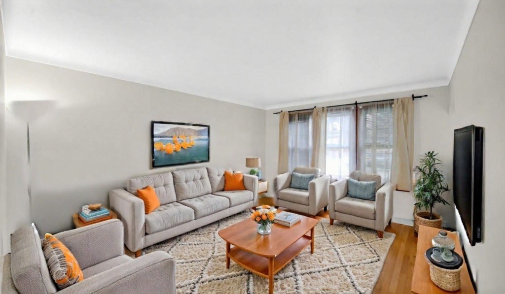 3915 W 104th Street