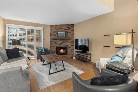 Tiny photo for 120 S Dee Road #2, Park Ridge, IL 60068 (MLS # 12581999)