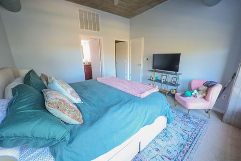 Tiny photo for 1033 W 14th Place #241, Chicago, IL 60608 (MLS # 12482448)