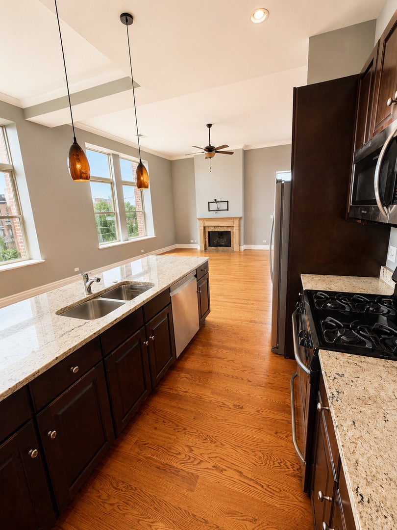 1470 W Carmen Avenue 301