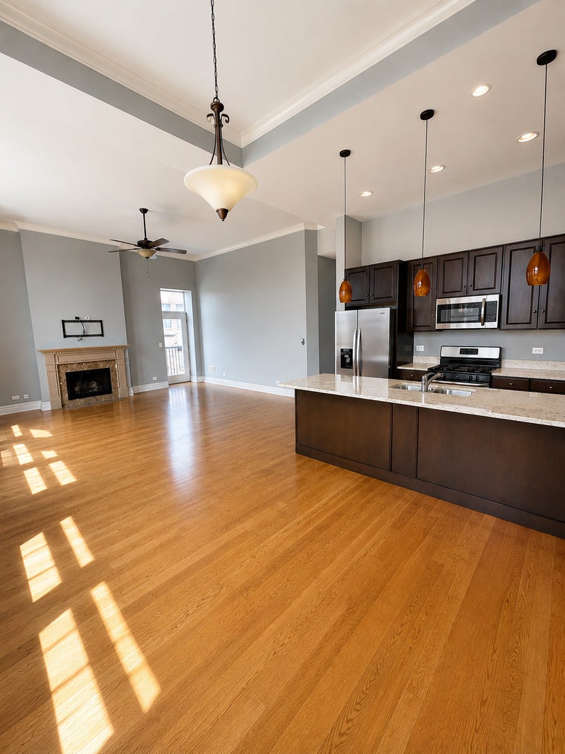 1470 W Carmen Avenue 301