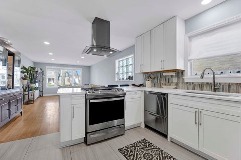 Tiny photo for 3815 Lawn Avenue, Western Springs, IL 60558 (MLS # 12606816)