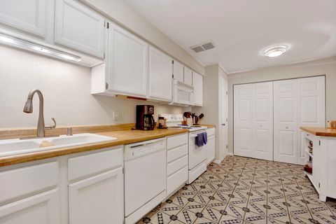 Tiny photo for 525 grove Street #4D, Evanston, IL 60201 (MLS # 12499777)