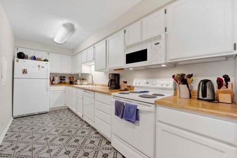 Tiny photo for 525 grove Street #4D, Evanston, IL 60201 (MLS # 12499777)