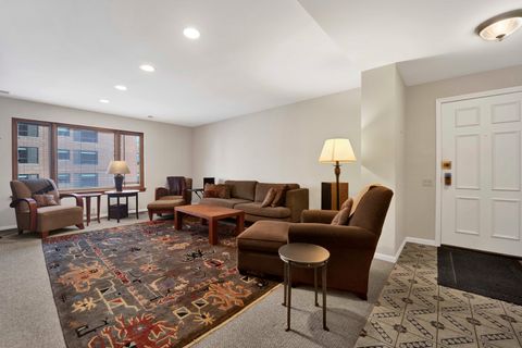 Tiny photo for 525 grove Street #4D, Evanston, IL 60201 (MLS # 12499777)