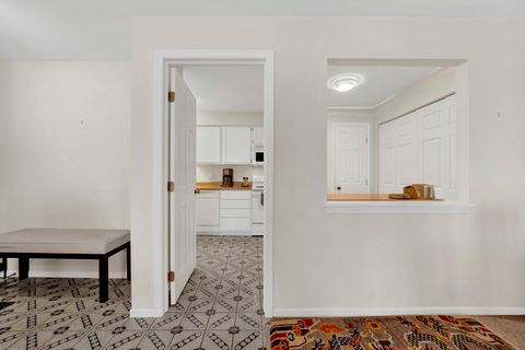 Tiny photo for 525 grove Street #4D, Evanston, IL 60201 (MLS # 12499777)