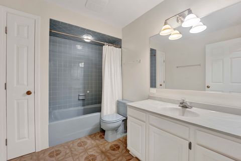 Tiny photo for 525 grove Street #4D, Evanston, IL 60201 (MLS # 12499777)