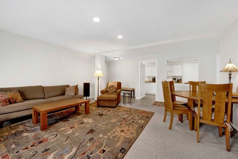 Tiny photo for 525 grove Street #4D, Evanston, IL 60201 (MLS # 12499777)