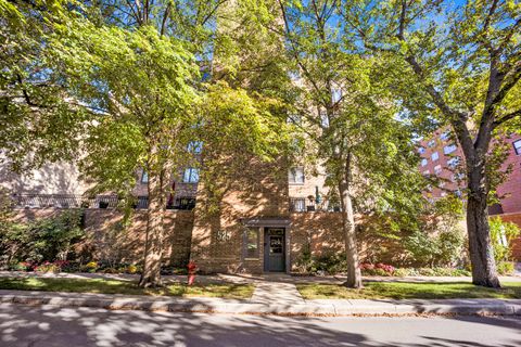 Tiny photo for 525 grove Street #4D, Evanston, IL 60201 (MLS # 12499777)
