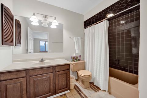 Tiny photo for 525 grove Street #4D, Evanston, IL 60201 (MLS # 12499777)