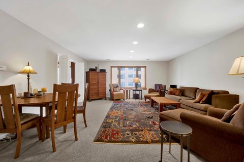 Tiny photo for 525 grove Street #4D, Evanston, IL 60201 (MLS # 12499777)