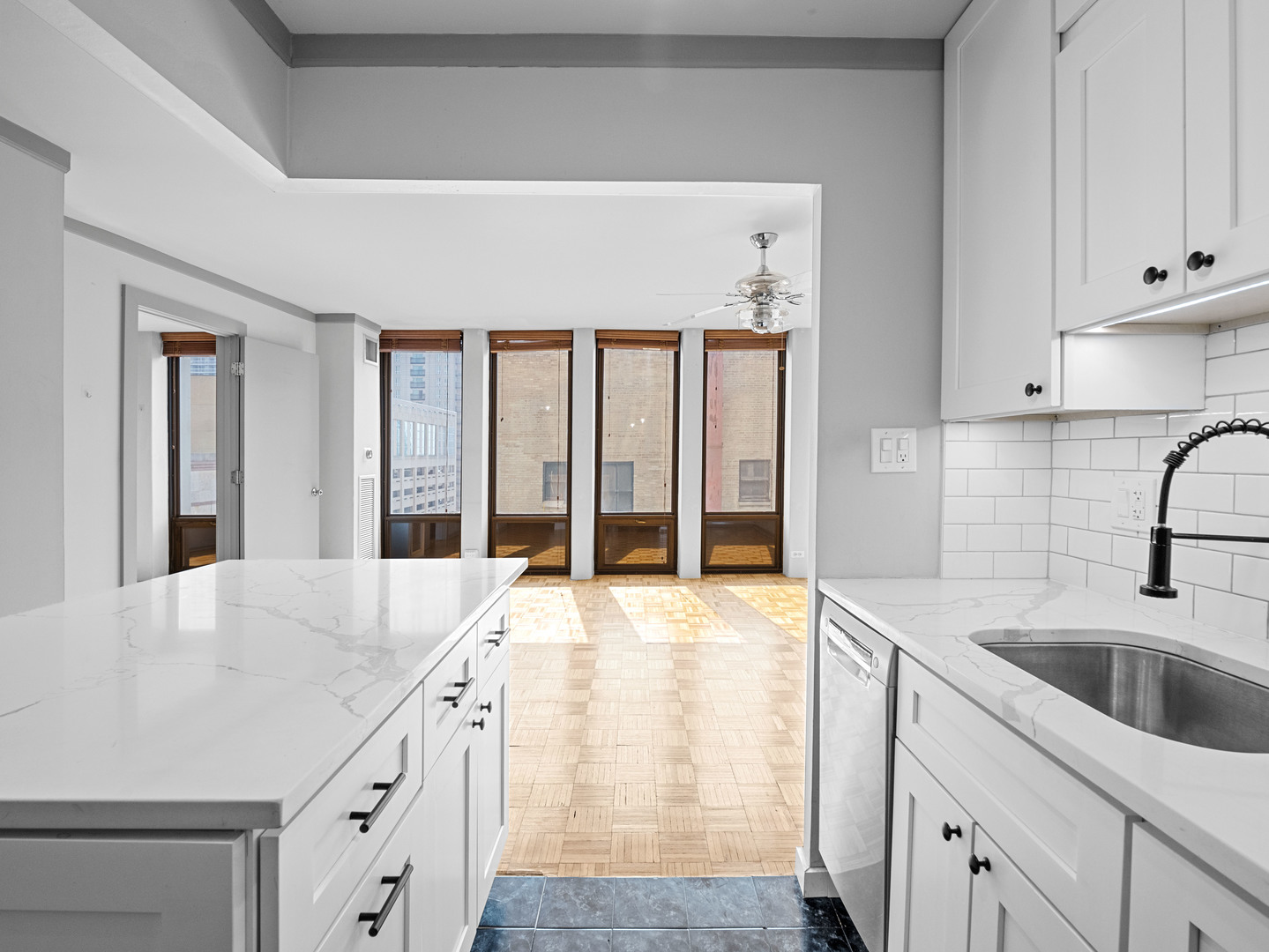 100 E WALTON Street 18G
