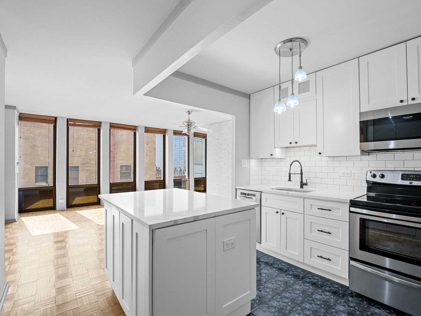 100 E WALTON Street 18G