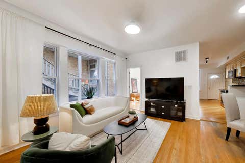 Tiny photo for 6160 N Winthrop Avenue #3S, Chicago, IL 60660 (MLS # 12702004)