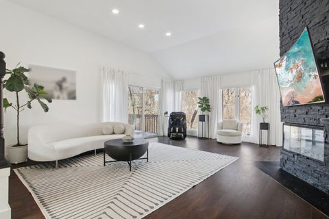 Tiny photo for 43 Oak Creek Court, Burr Ridge, IL 60527 (MLS # 12594531)