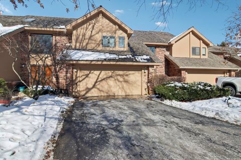 Tiny photo for 43 Oak Creek Court, Burr Ridge, IL 60527 (MLS # 12594531)