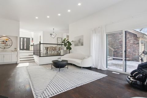 Tiny photo for 43 Oak Creek Court, Burr Ridge, IL 60527 (MLS # 12594531)