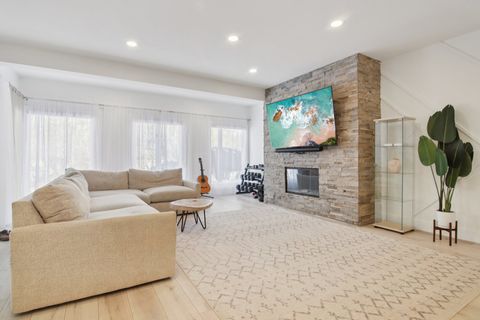 Tiny photo for 43 Oak Creek Court, Burr Ridge, IL 60527 (MLS # 12594531)