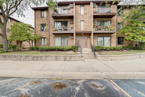 Photo of 611 N Briar Hill Lane #1, Addison, IL 60101 (MLS # 12766403)