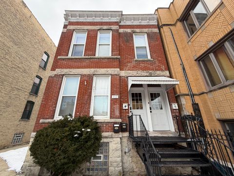 932 N Richmond Street 2F Chicago IL 60622