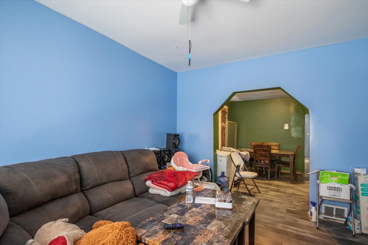 6027 S Loomis Boulevard