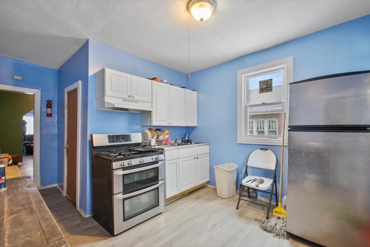 6027 S Loomis Boulevard