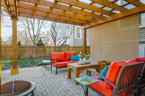 Tiny photo for 1032 Clinton Avenue, Oak Park, IL 60304 (MLS # 12575679)