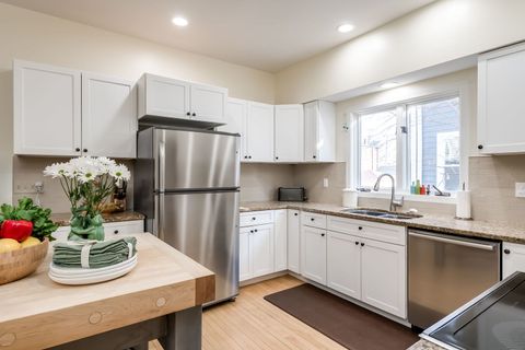 Tiny photo for 1032 Clinton Avenue, Oak Park, IL 60304 (MLS # 12575679)