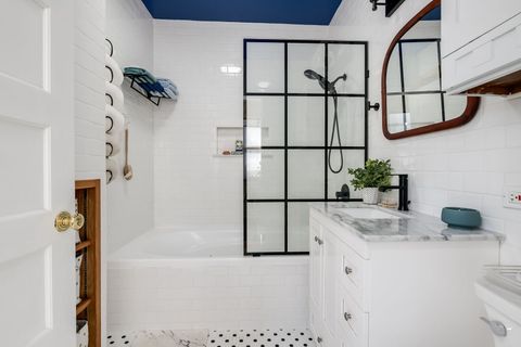 Tiny photo for 1032 Clinton Avenue, Oak Park, IL 60304 (MLS # 12575679)